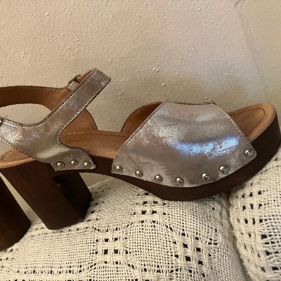 Ten Points Silver Open Toed Sandal Soft Sole Clogs - Picture 2 of 13